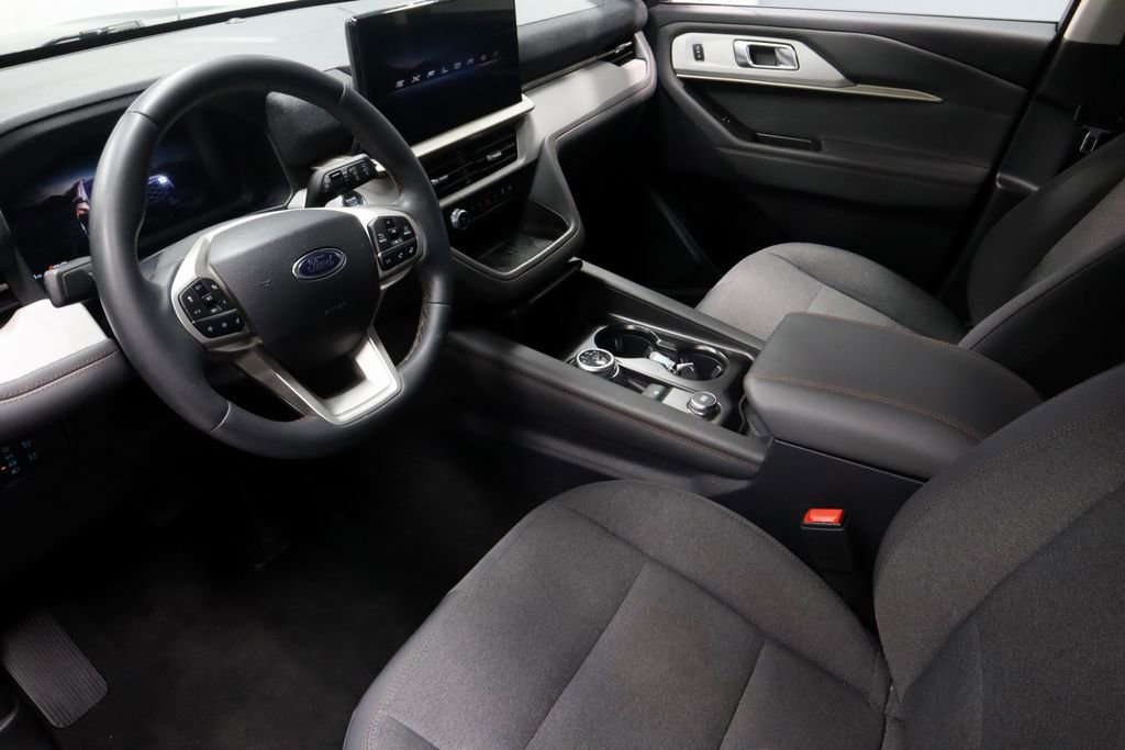 Certified 2025 Ford Explorer Active AWD/4WD image 23