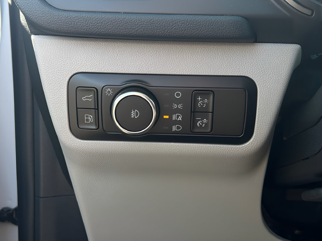 Certified 2025 Ford Escape SE FWD image 21