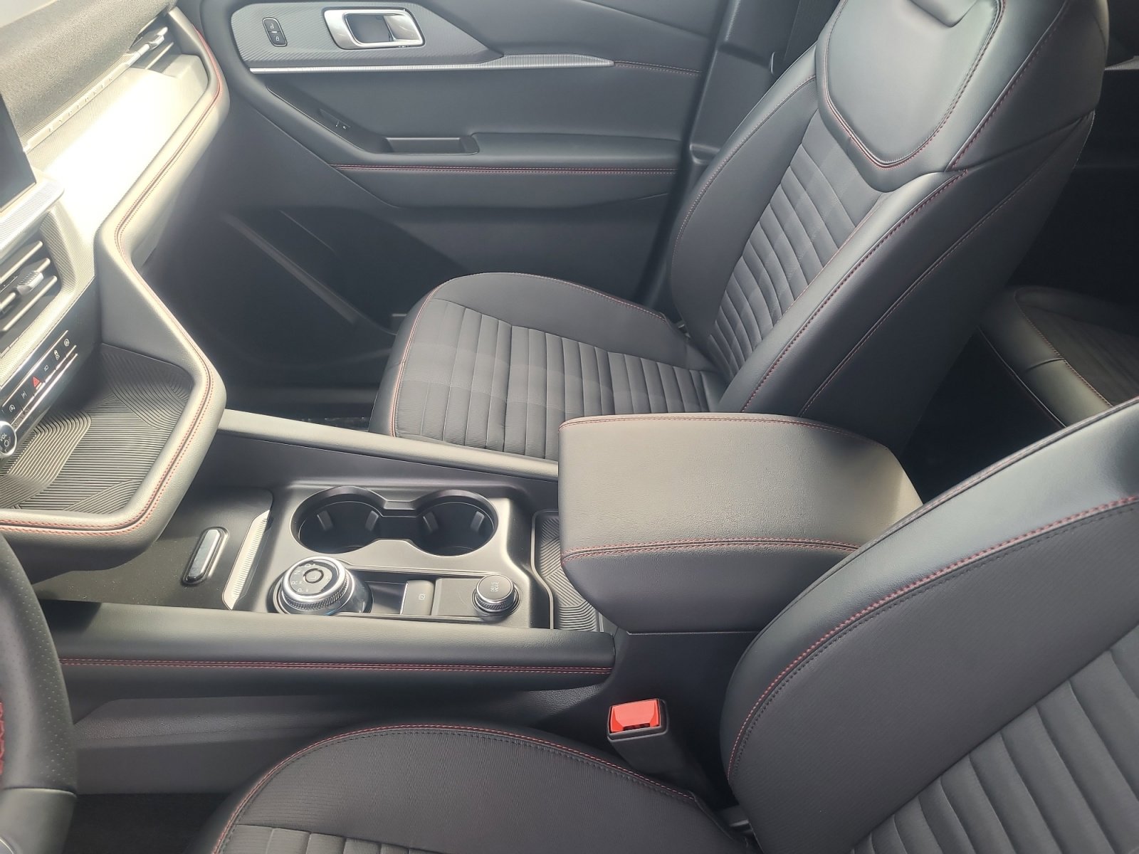 Certified 2025 Ford Explorer ST-Line image 15