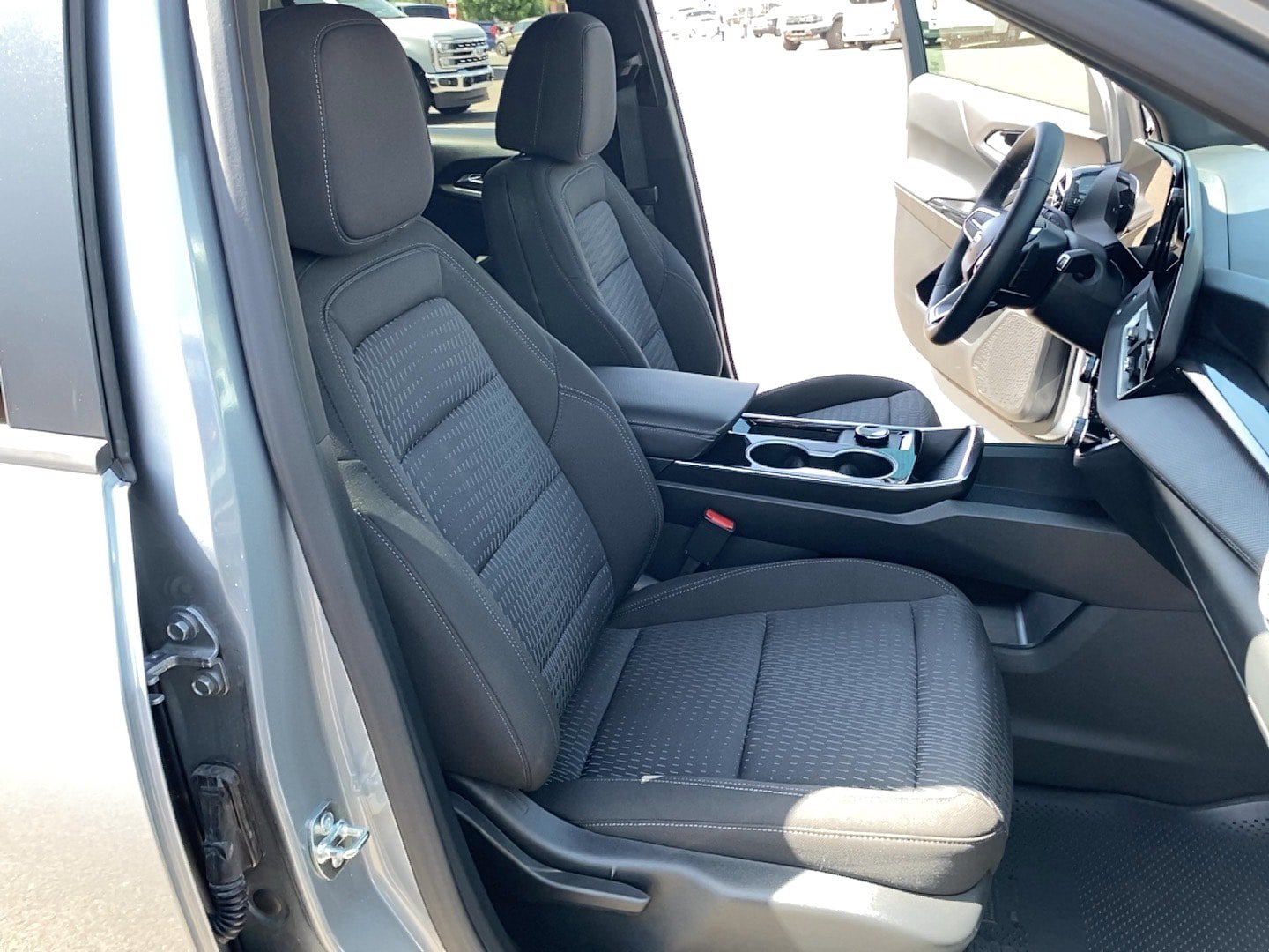 Used 2026 Chevrolet Equinox LT w/ Safety and Technology Package FWD image 16