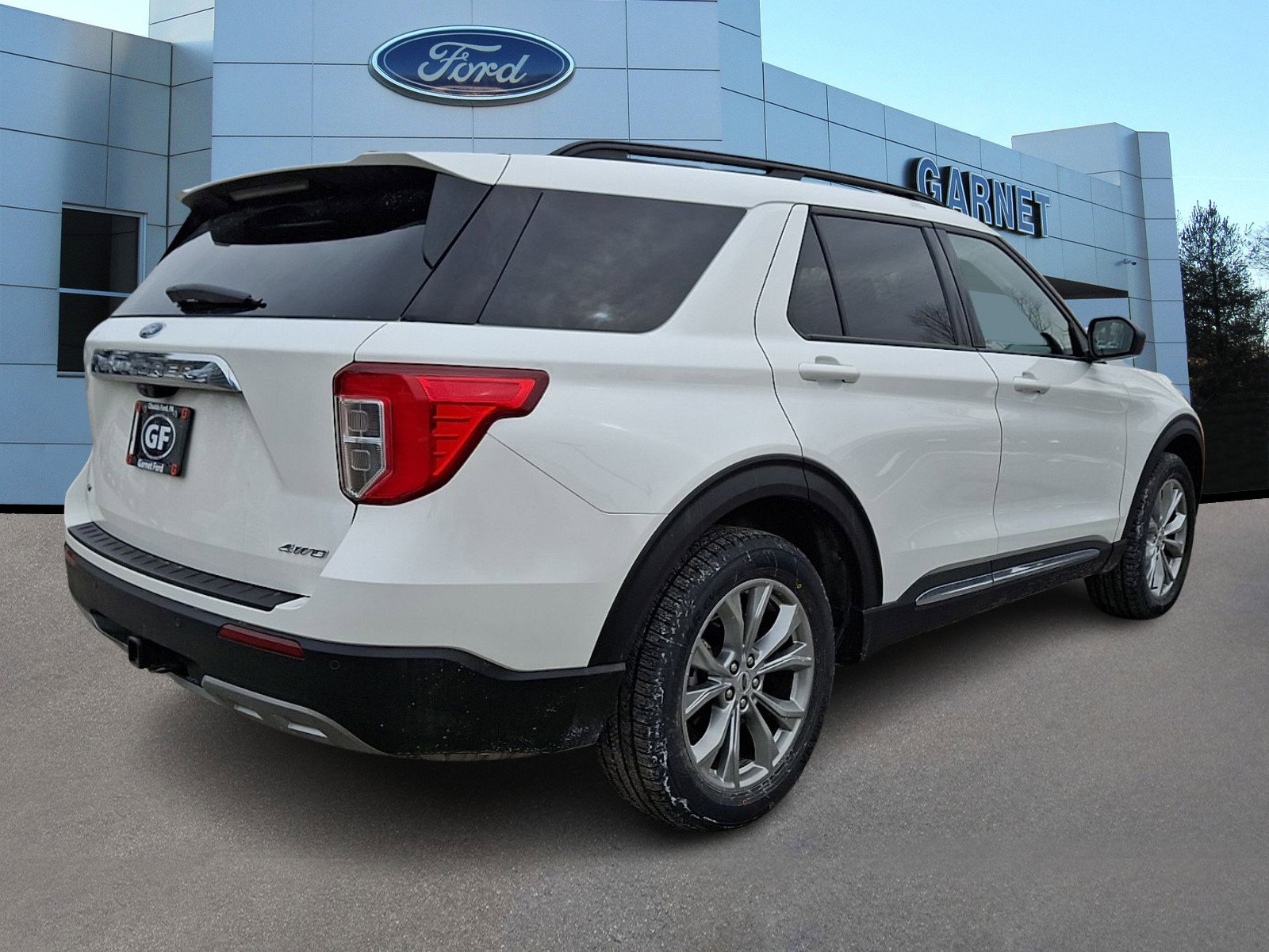 Certified 2023 Ford Explorer XLT w/ Equipment Group 202A AWD/4WD image 8