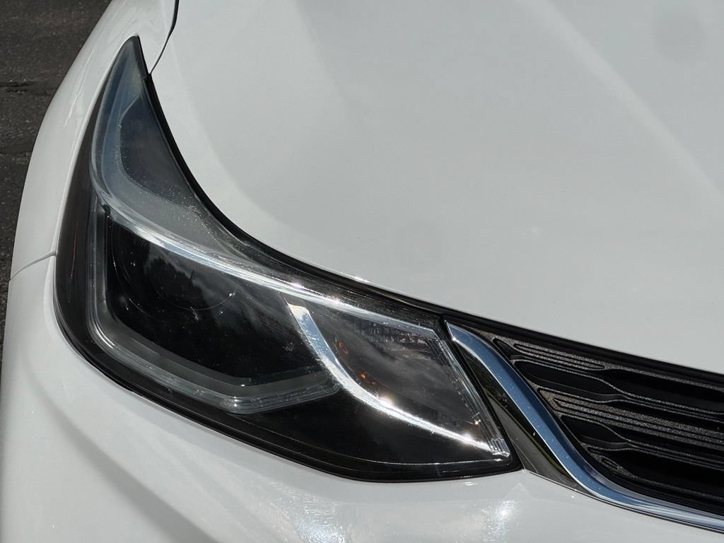 Used 2017 Chevrolet Cruze LT FWD image 4