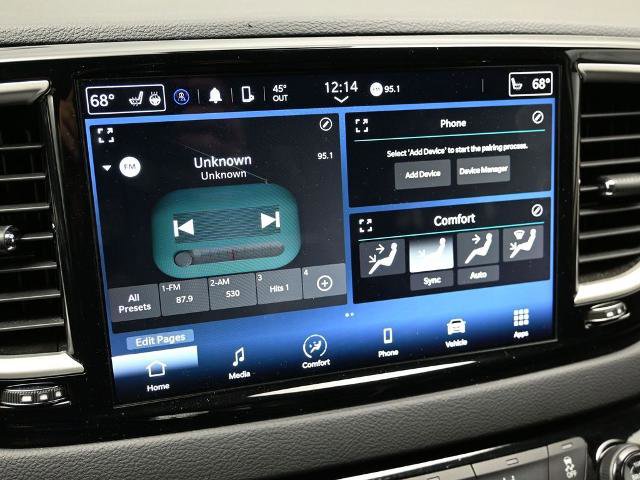 Used 2023 Chrysler Pacifica Touring-L image 26