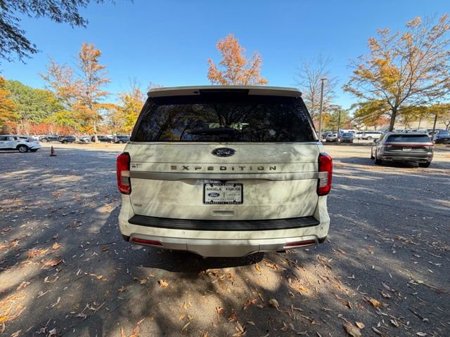 Certified 2023 Ford Expedition XLT image 4