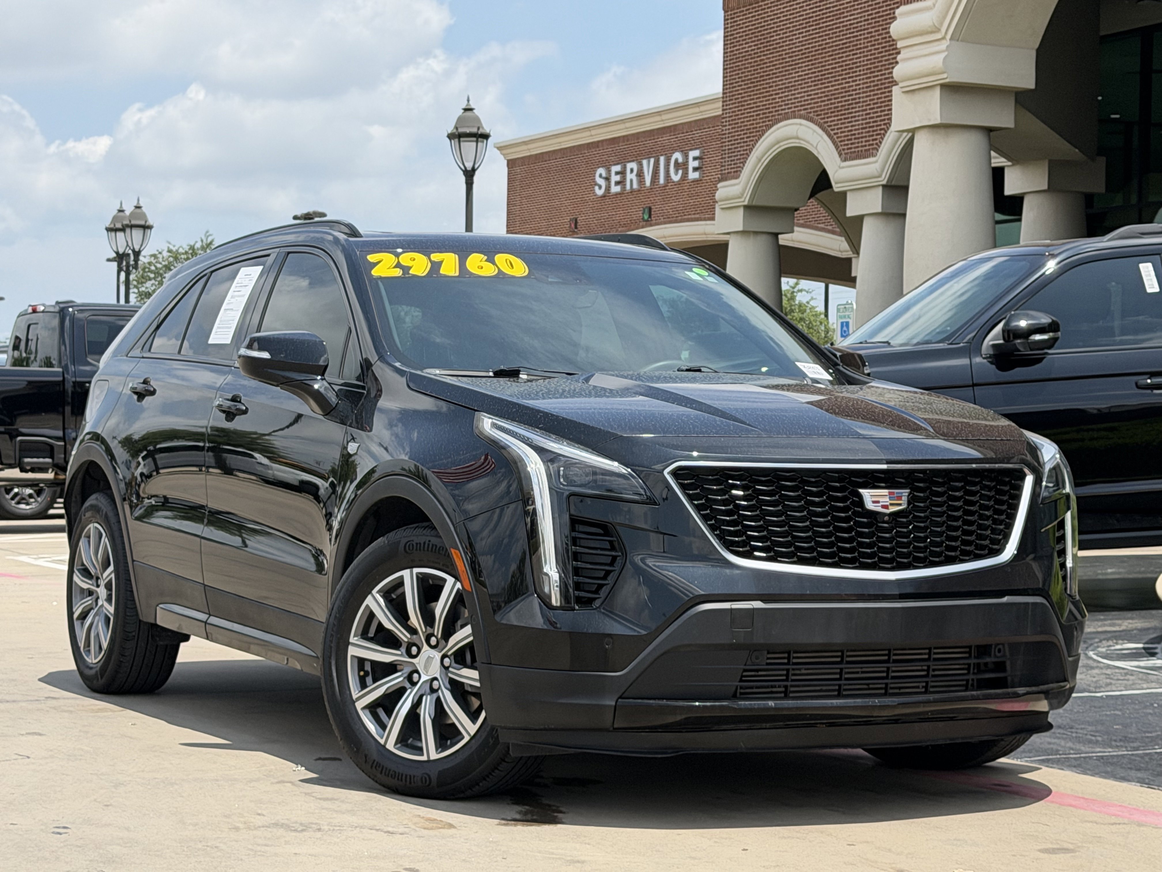 Used 2022 Cadillac XT4 Sport w/ Enhanced Visibility Package FWD image 2