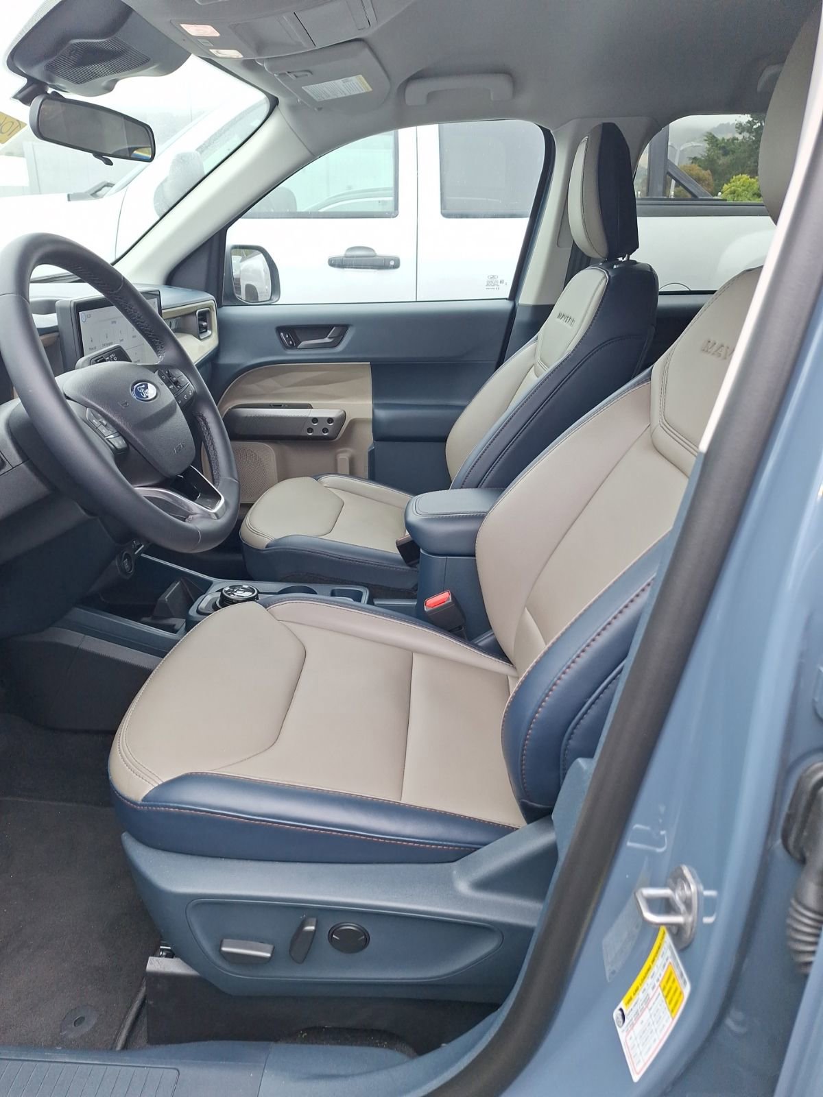 Certified 2025 Ford Maverick Lariat w/ 4K Tow Package AWD/4WD image 11