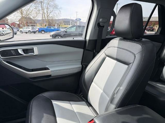 Certified 2022 Ford Explorer XLT w/ Equipment Group 202A image 25