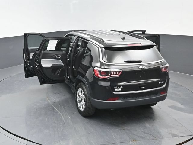 Used 2025 Jeep Compass Latitude AWD/4WD image 23