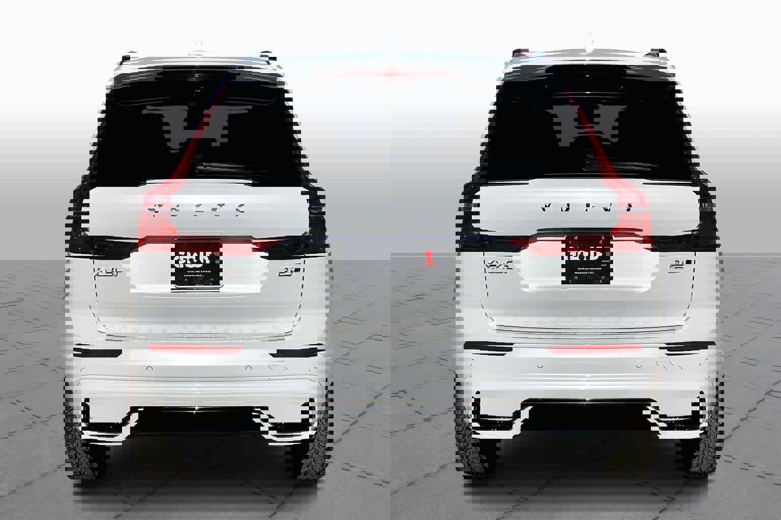 Used 2024 Volvo XC60 B5 Ultimate image 2