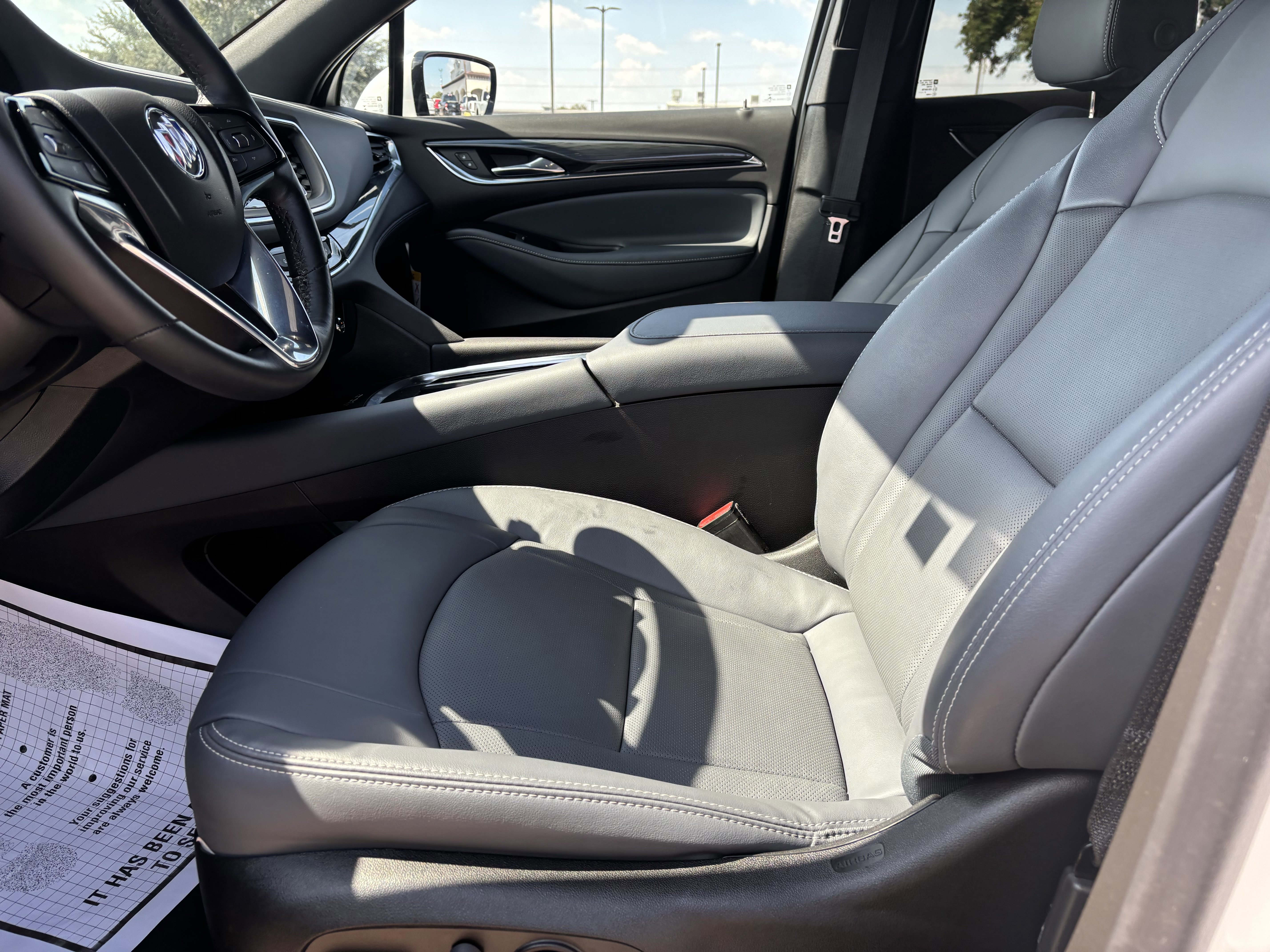 Used 2023 Buick Enclave Essence image 10