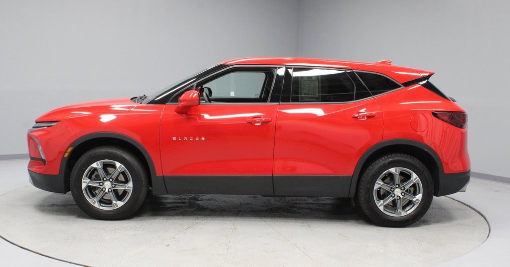 Used 2023 Chevrolet Blazer LT image 2