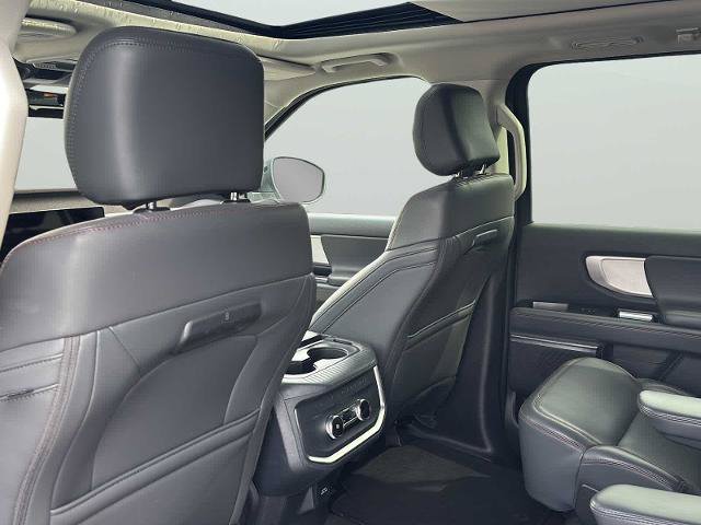 Certified 2025 Ford Expedition Active AWD/4WD image 27