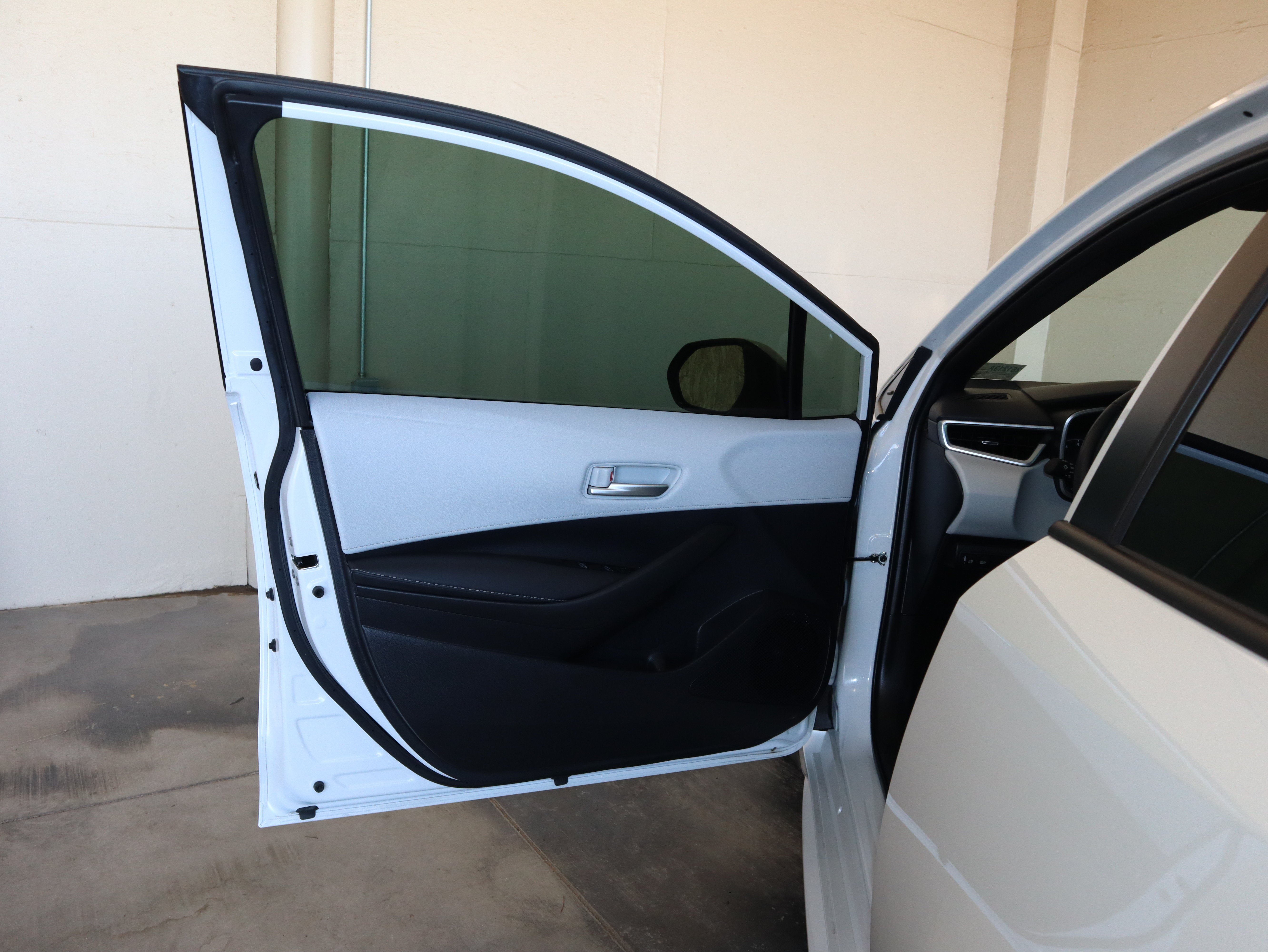 Used 2025 Toyota Corolla SE w/ SE Package FWD image 31