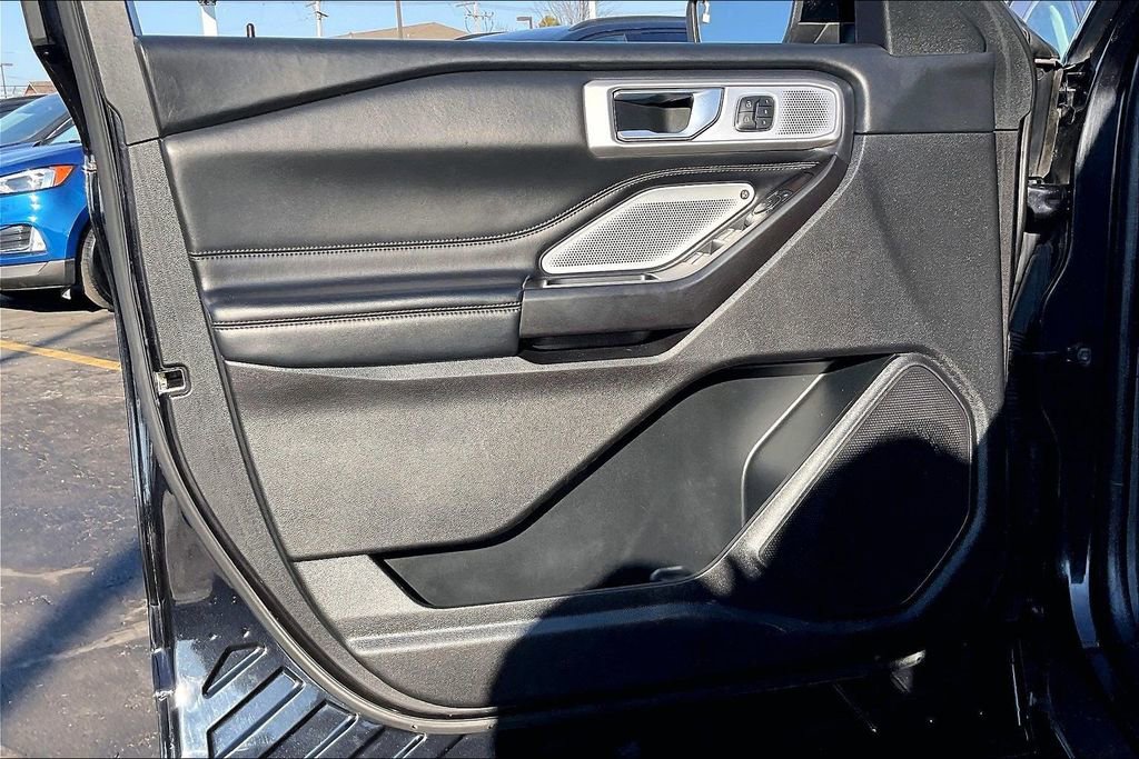 Certified 2020 Ford Explorer Platinum w/ Premium Technology Package image 21