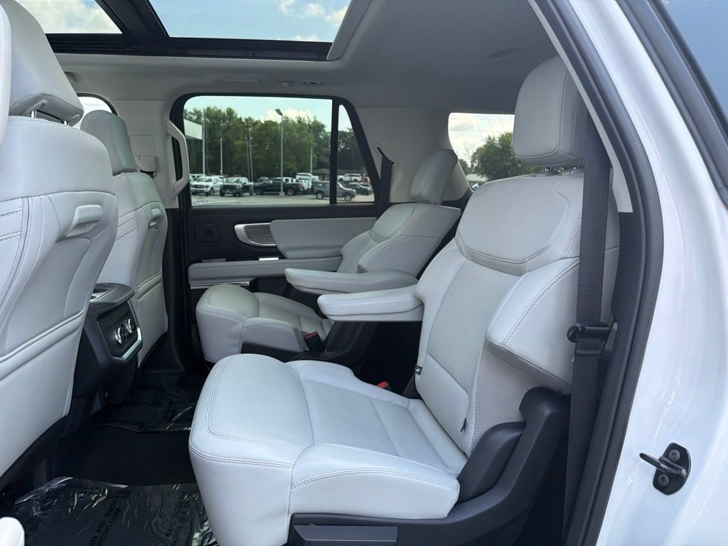 Certified 2025 Ford Expedition Max Platinum w/ Driver's Package AWD/4WD image 14