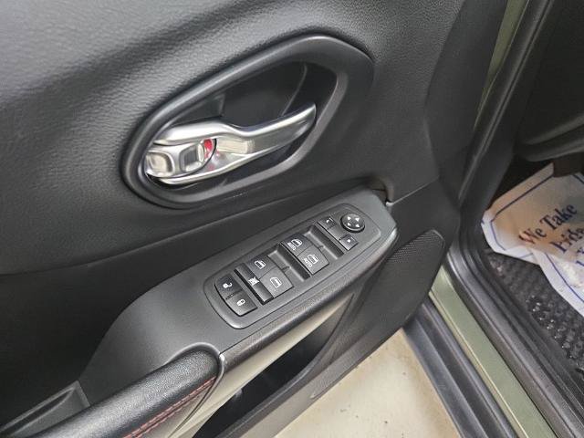 Used 2021 Jeep Cherokee Trailhawk w/ Trailer Tow Group AWD/4WD image 30