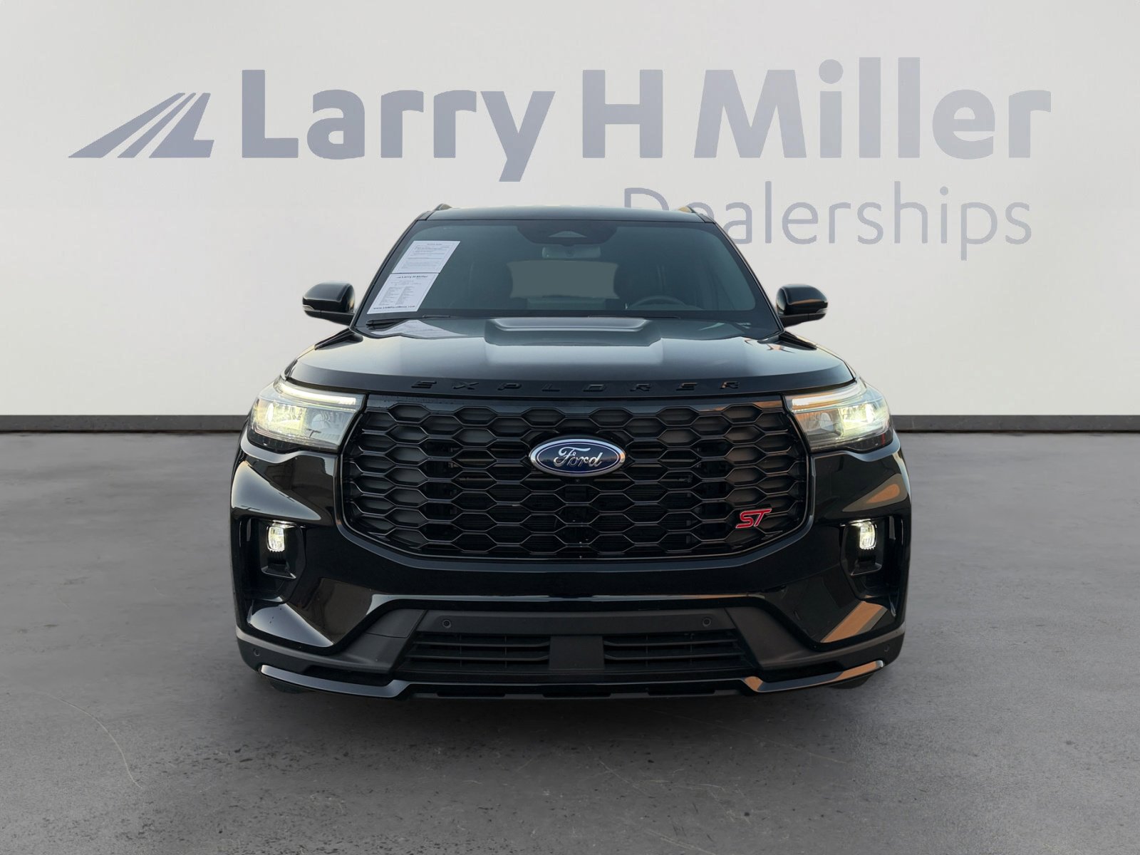 Certified 2025 Ford Explorer ST AWD/4WD image 8