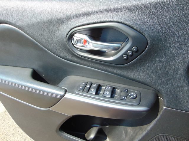 Used 2019 Jeep Cherokee Limited AWD/4WD image 20