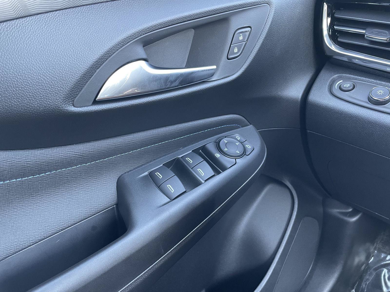 Used 2025 Buick Envista Sport Touring w/ Convenience I Package FWD image 27