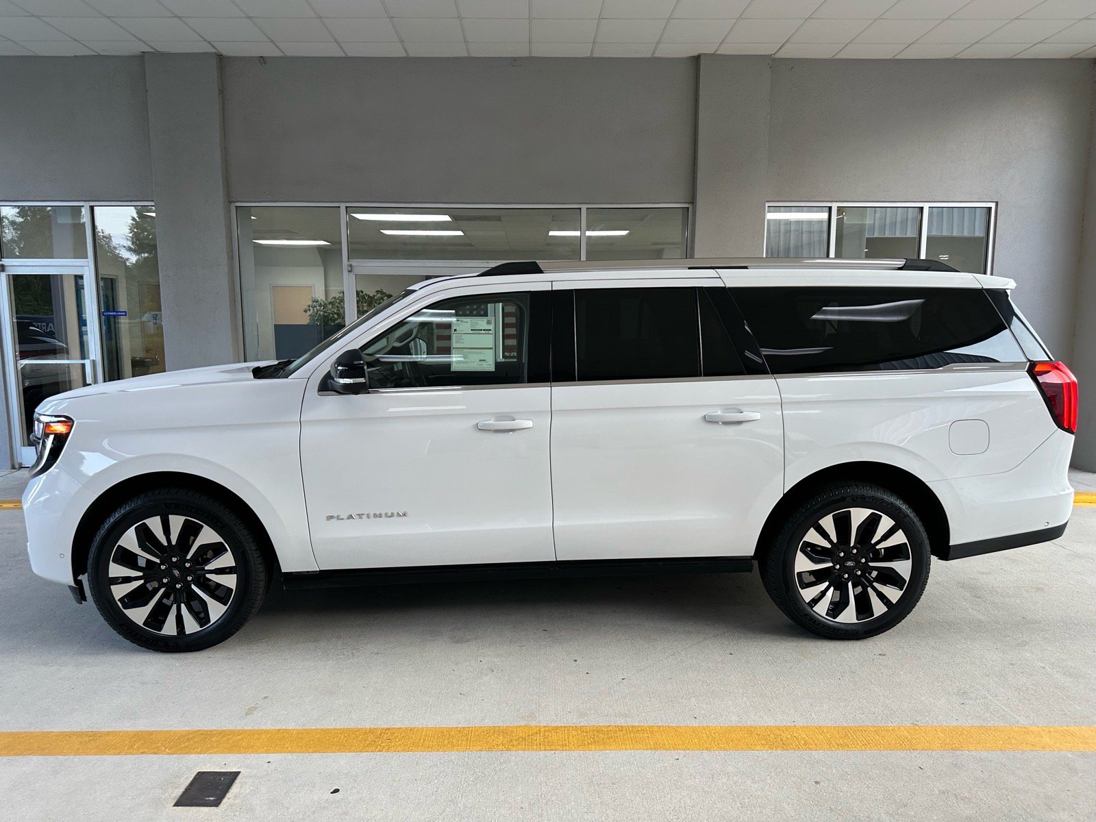 Certified 2025 Ford Expedition Max Platinum w/ Driver's Package AWD/4WD image 4