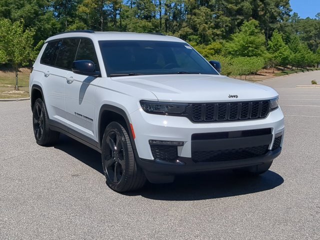 Used 2024 Jeep Grand Cherokee L Limited w/ Black Appearance Package AWD/4WD image 2