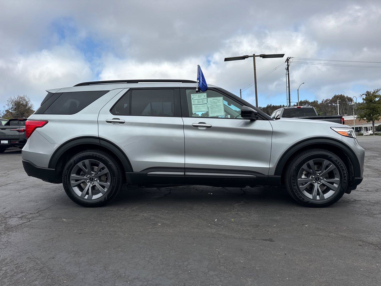 Certified 2023 Ford Explorer XLT w/ Equipment Group 202A RWD image 7