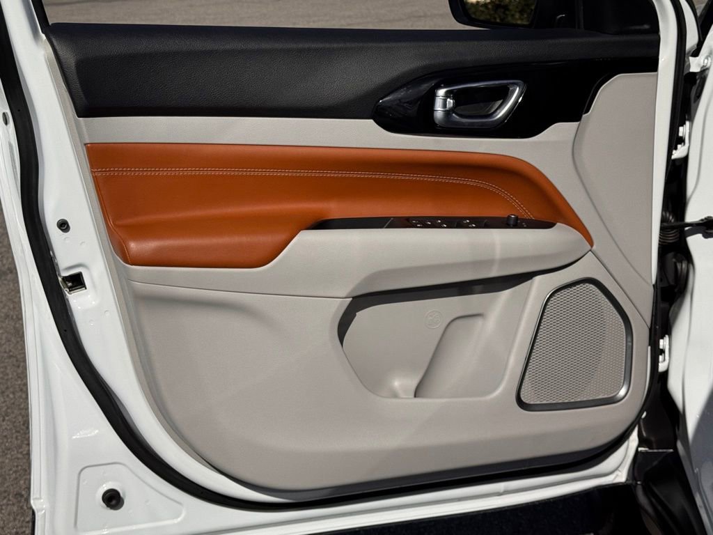 Used 2022 Jeep Compass Limited w/ Mopar Graphics Package image 15