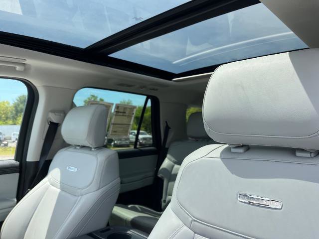 Certified 2025 Ford Expedition Platinum w/ Driver's Package AWD/4WD image 7