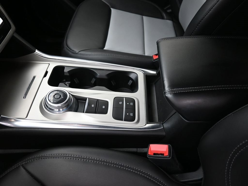 Certified 2022 Ford Explorer XLT w/ Equipment Group 202A image 20
