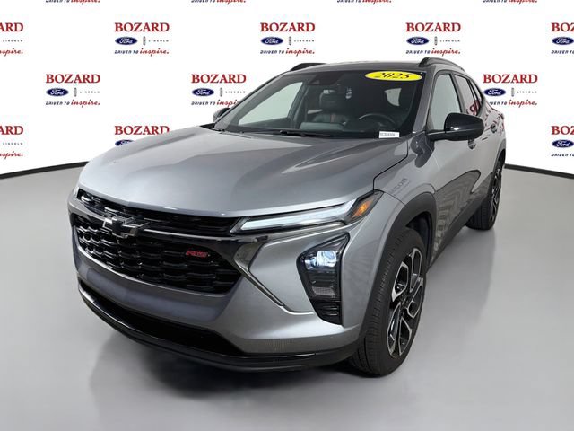 Used 2025 Chevrolet Trax RS w/ Driver Confidence Package FWD image 4
