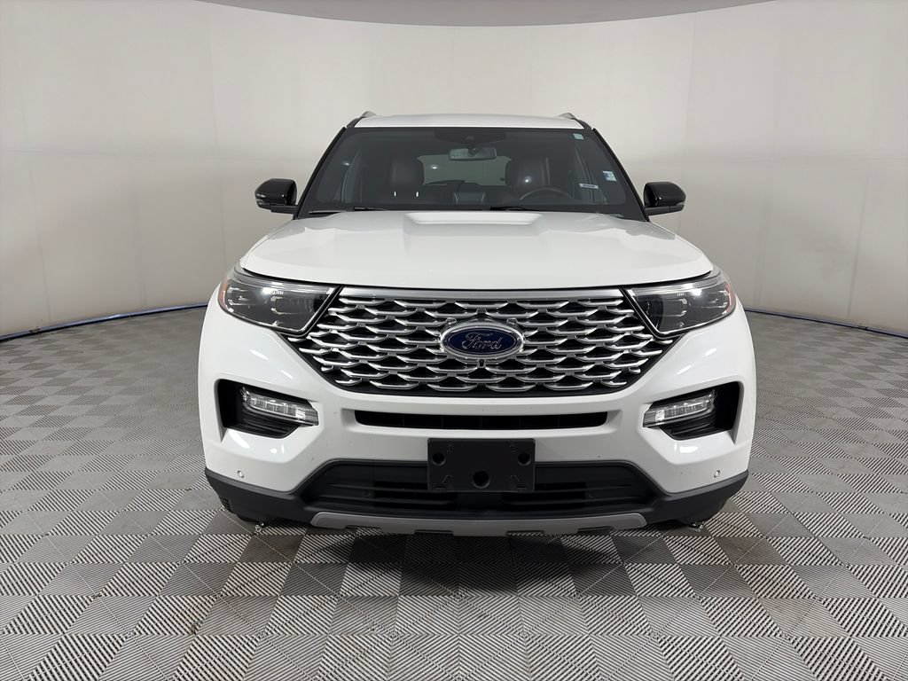 Certified 2022 Ford Explorer Platinum w/ Equipment Group 601A AWD/4WD image 2