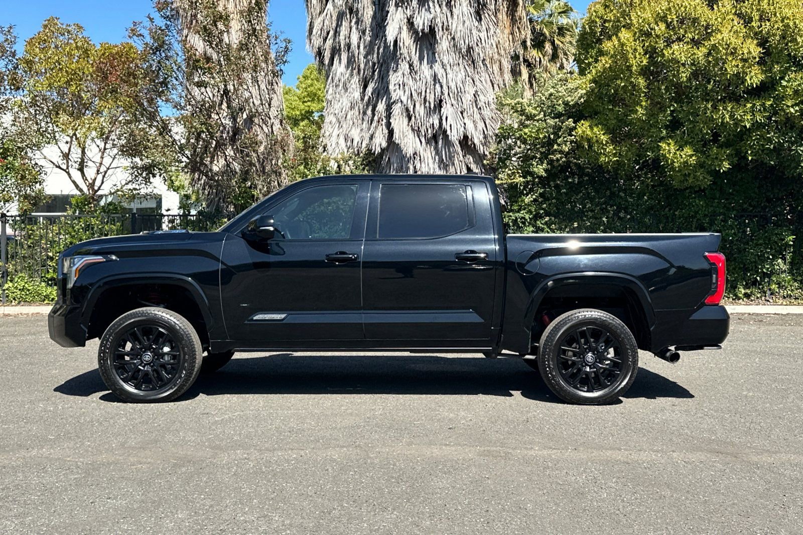 Used 2023 Toyota Tundra Platinum AWD/4WD image 7