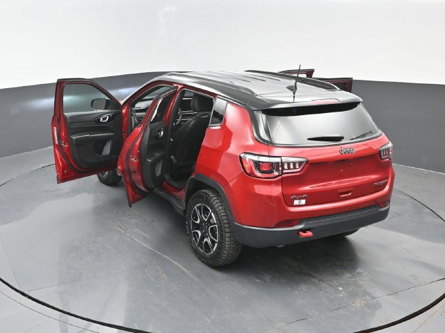 Used 2025 Jeep Compass Trailhawk AWD/4WD image 26