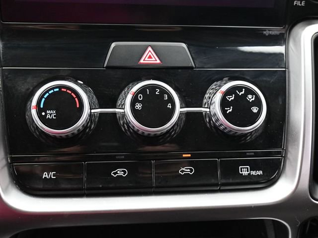 Used 2023 Kia Sorento LX image 21