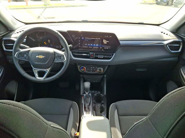 Used 2024 Chevrolet TrailBlazer LT w/ LT Cold Weather Package AWD/4WD image 10