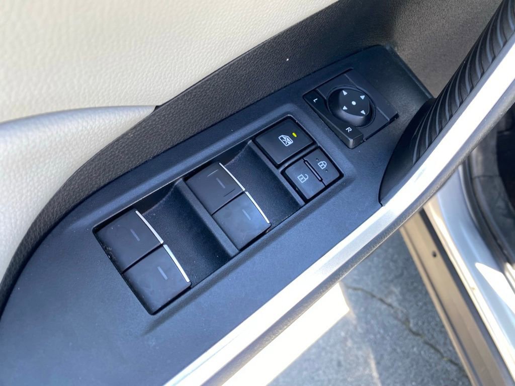 Used 2022 Toyota RAV4 XLE AWD/4WD image 13