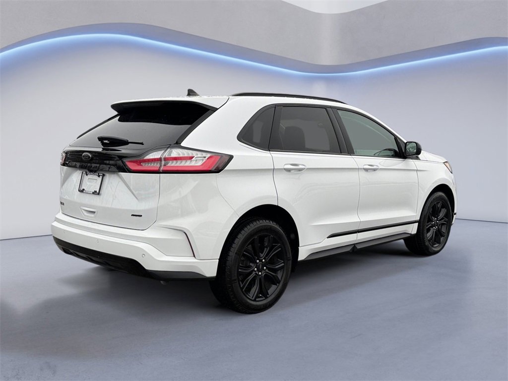 Certified 2022 Ford Edge SE w/ Black Appearance Package image 3