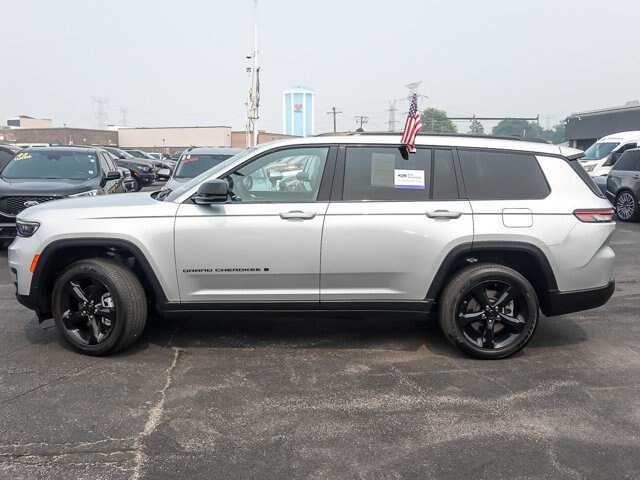 Used 2024 Jeep Grand Cherokee L Altitude AWD/4WD image 6