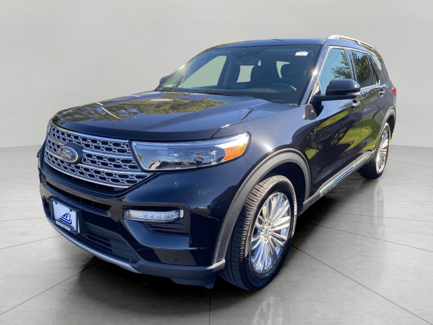 Certified 2024 Ford Explorer Limited w/ Limited Technology Package AWD/4WD image 4