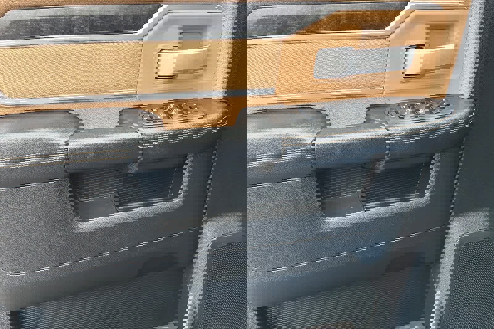 Used 2022 RAM 2500 Big Horn w/ Level C Equiment Group image 12