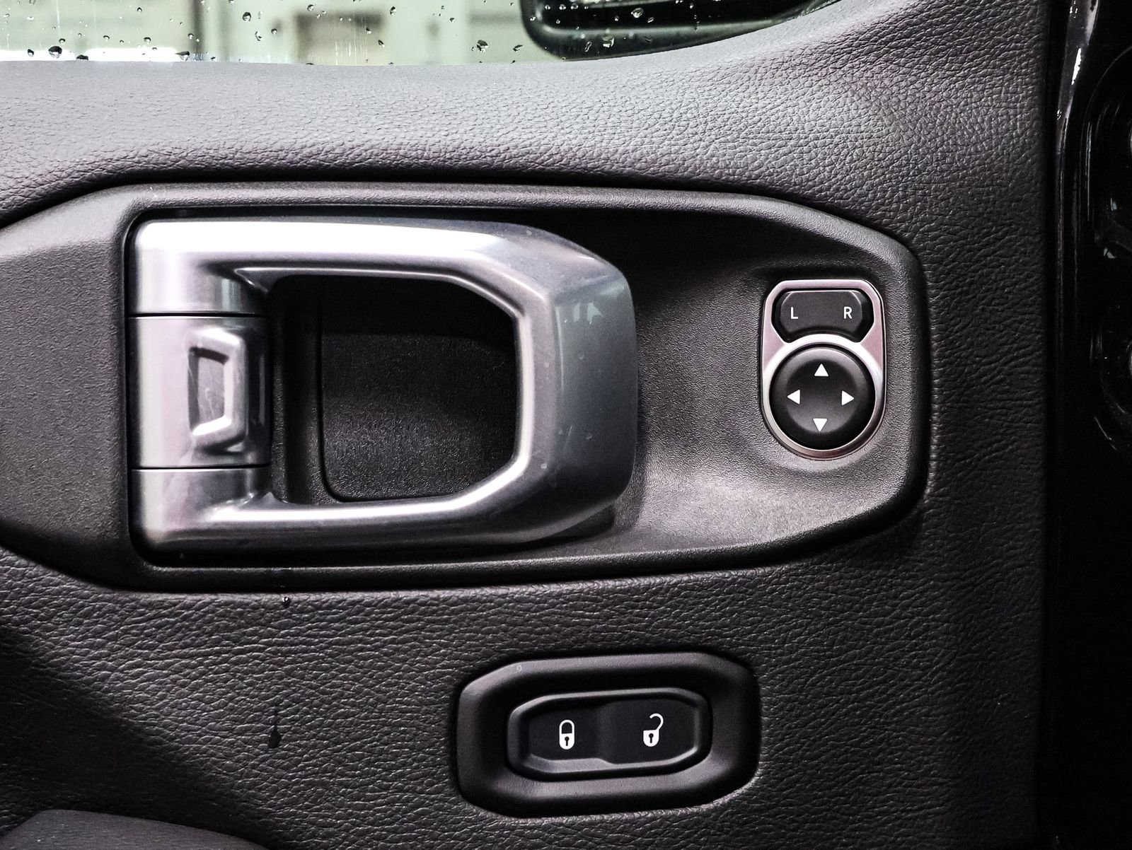 Used 2022 Jeep Wrangler Unlimited Rubicon w/ Cold Weather Group image 21