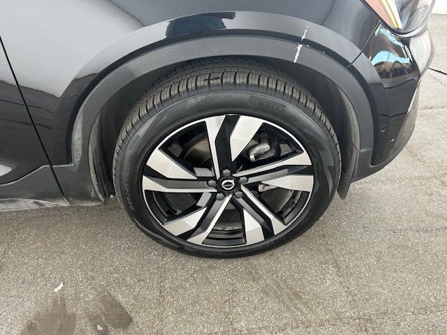 Used 2023 Volvo XC40 B5 Ultimate w/ Protection Package Premier AWD/4WD image 3