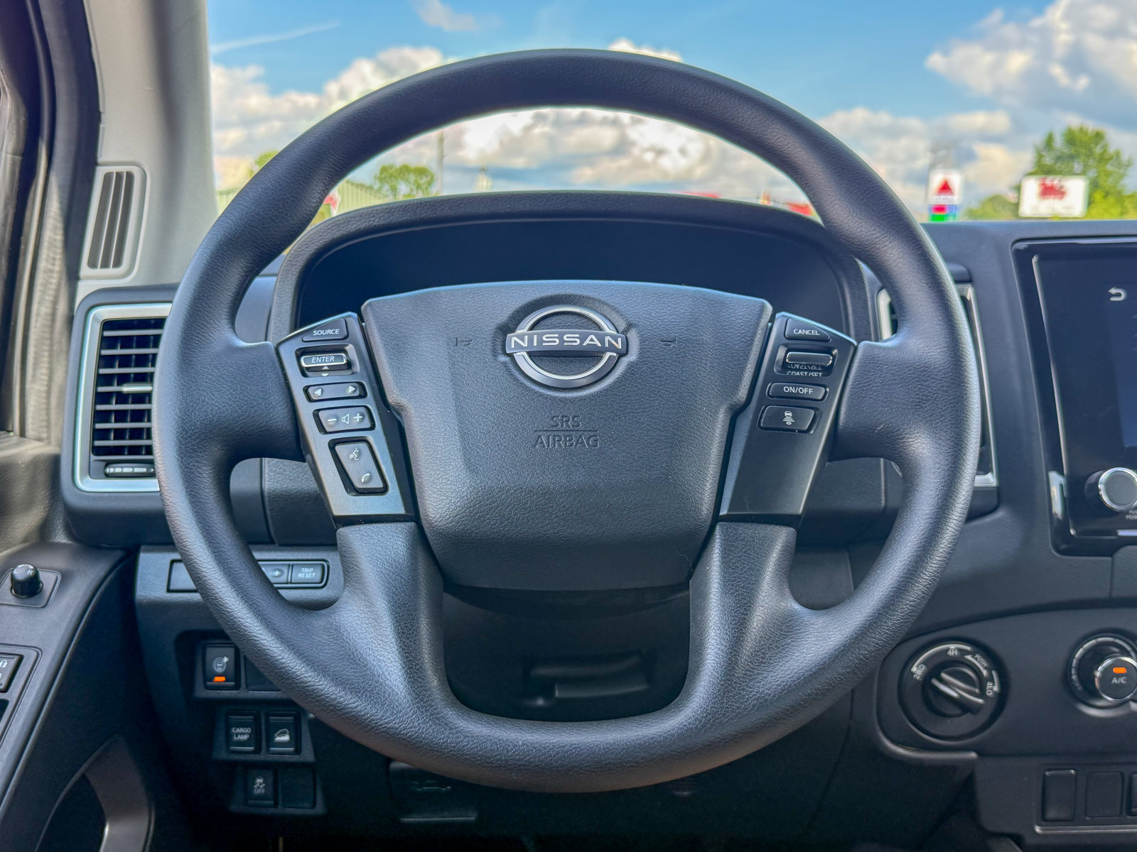 Used 2024 Nissan Frontier SV w/ Technology Package AWD/4WD image 34