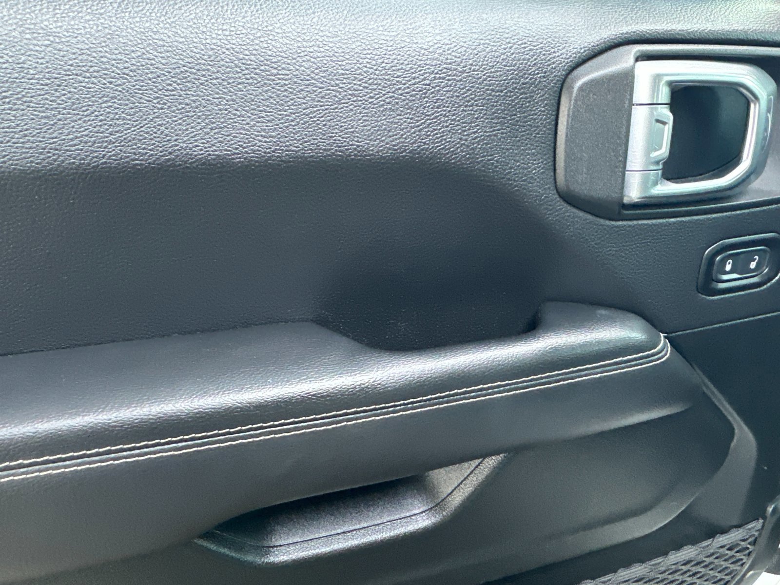 Used 2020 Jeep Wrangler Unlimited Sahara image 11