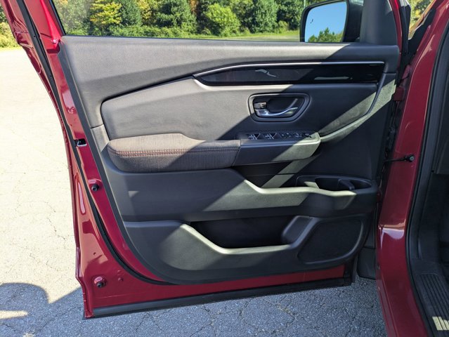 Used 2025 Honda Pilot Sport image 12