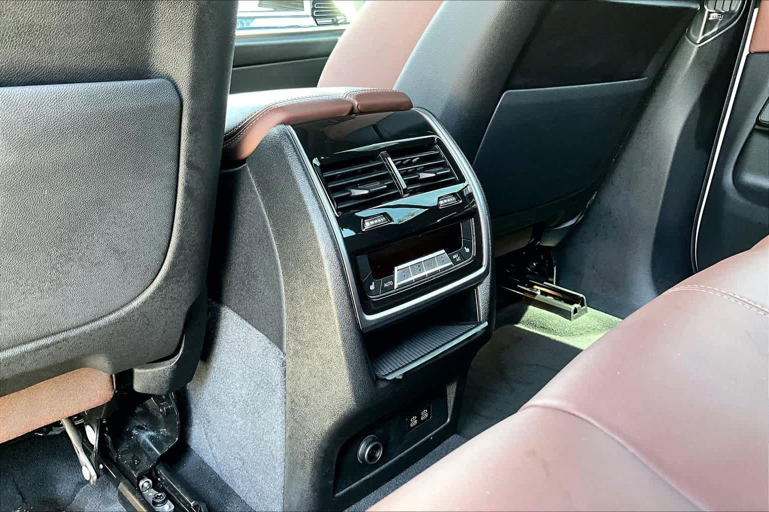 Used 2025 BMW X5 xDrive50e AWD/4WD image 36