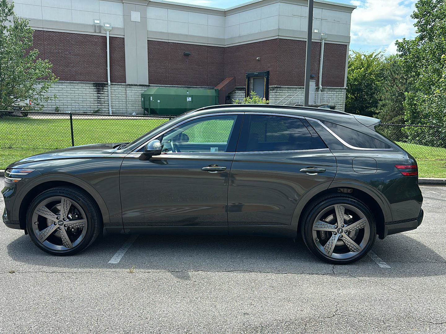 Used 2025 Genesis GV70 3.5T Sport w/ Sport Advanced Package AWD/4WD image 2