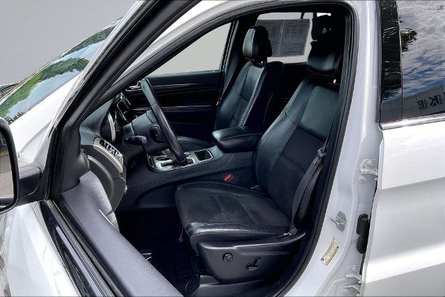Used 2020 Jeep Grand Cherokee Altitude AWD/4WD image 25