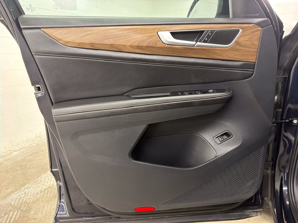 Used 2025 Volkswagen Atlas SE FWD image 15