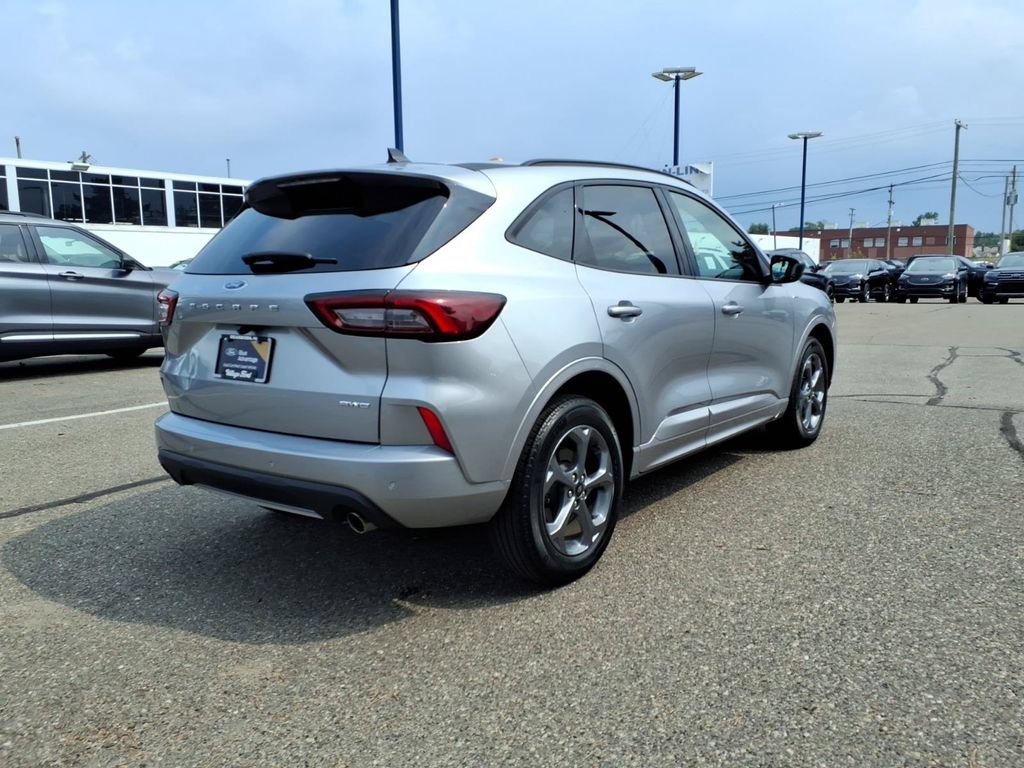 Certified 2023 Ford Escape ST-Line w/ Tech Pack #1 AWD/4WD image 6